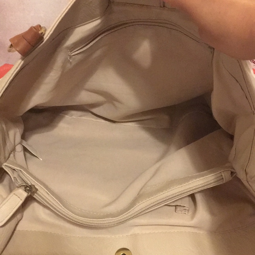 Satchel - Picture 4 of 5